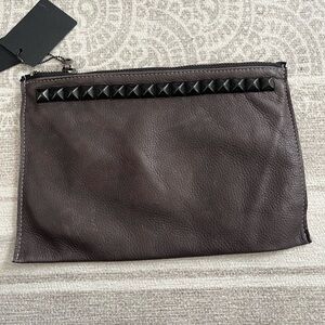 Tylie Malibu Runway Pouch